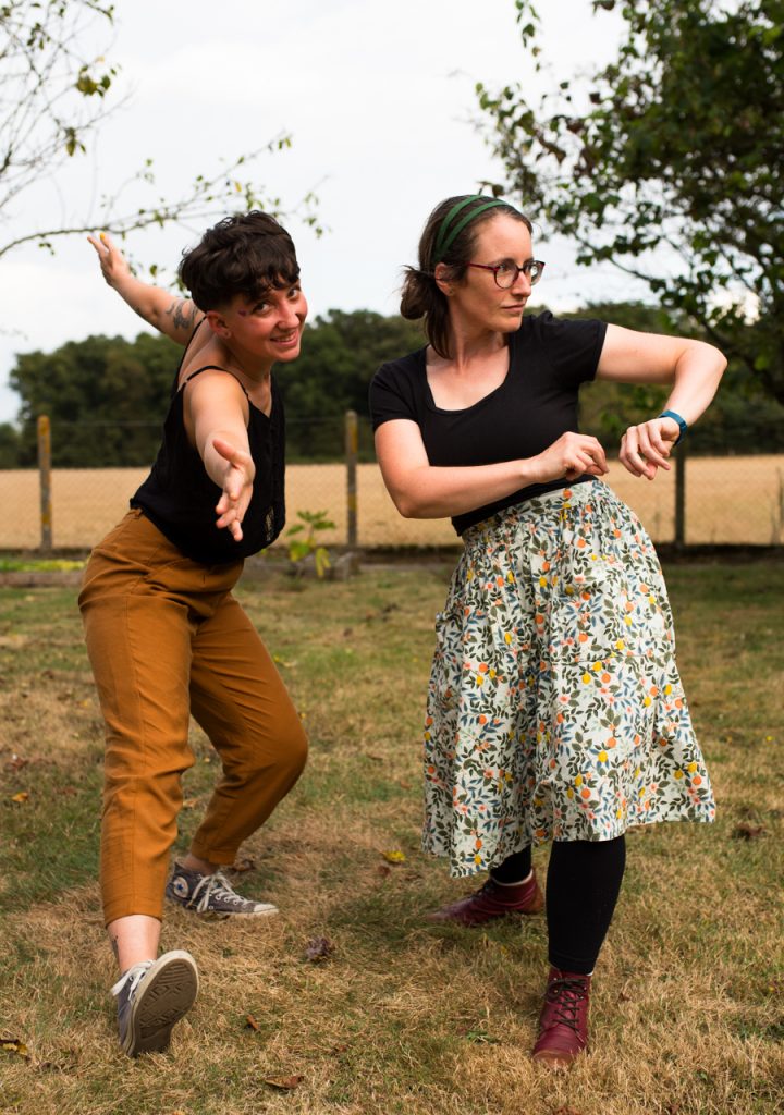 Nina (à gauche) et Léna (à droite) dansent le Solo Jazz.